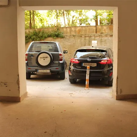 With Free Parking Lejlighed *