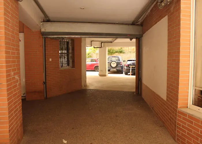 With Free Parking Appartement